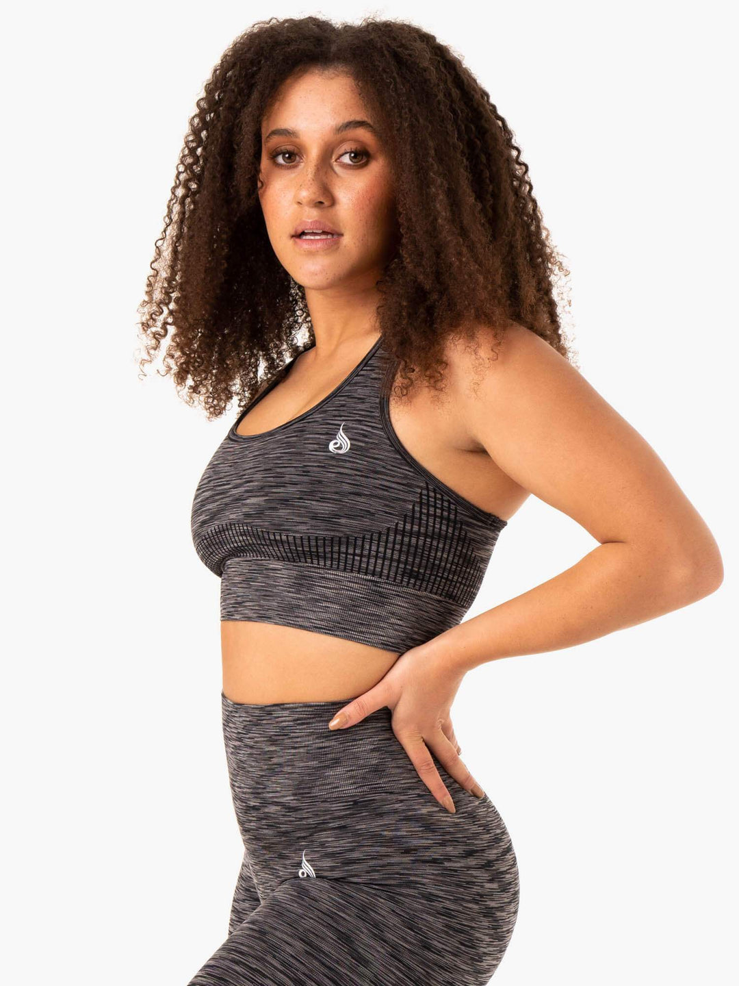 Evolve Seamless Longline Sports Bra - Black Clothing Ryderwear 