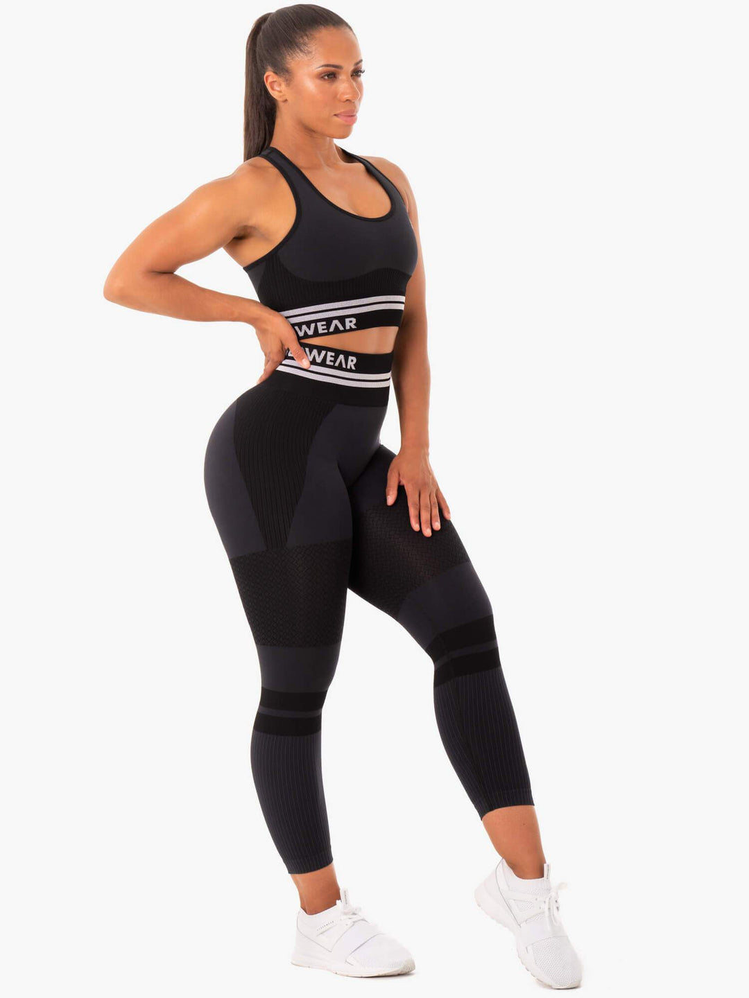 Freestyle Seamless Longline Sports Bra - Black Clothing Ryderwear 